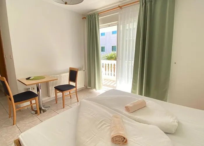 Osipovica 3* 메덜린